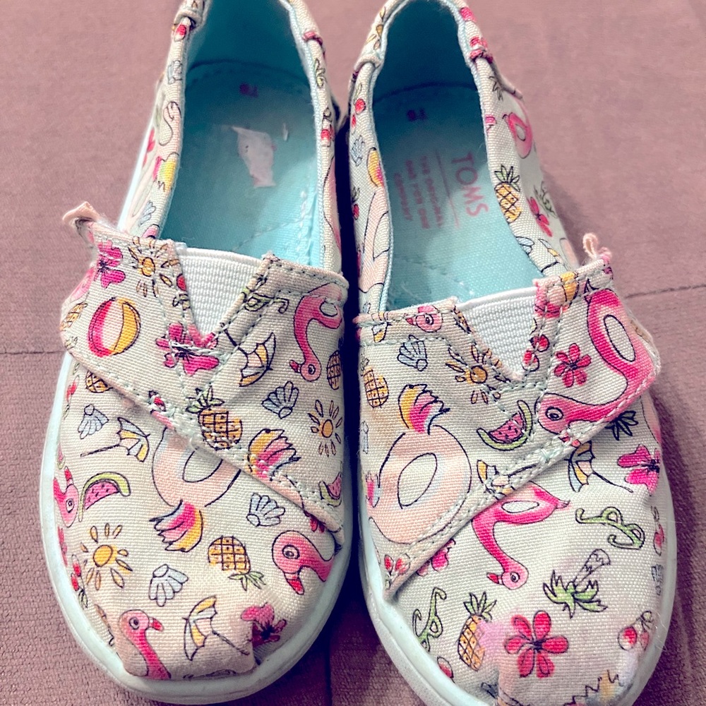 TOMS flamingo pool floaty size 8t